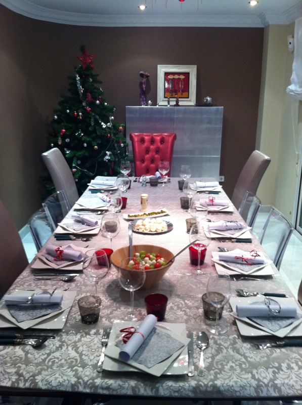 Mesa preparada para 12 comensales